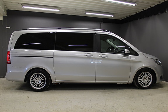 Mercedes-Benz V220 6 of 14