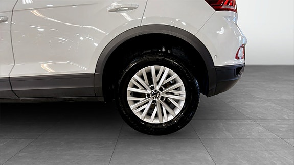Volkswagen T-Roc 6 of 19