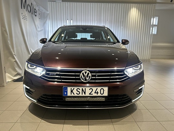 Volkswagen Passat 2 of 5