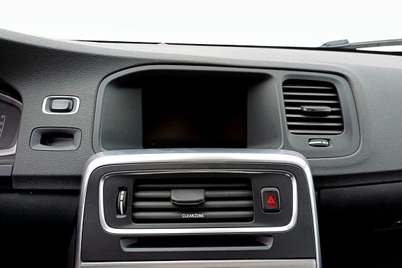 Volvo V60 12 of 18