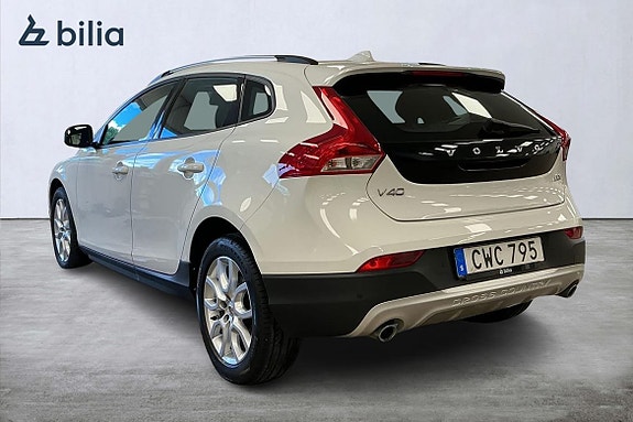 Volvo V40 Cross Country 2 of 5