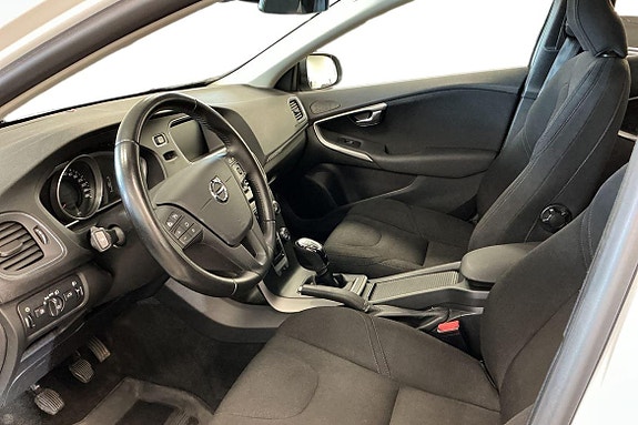 Volvo V40 Cross Country 14 of 22