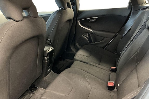 Volvo V40 Cross Country 13 of 22