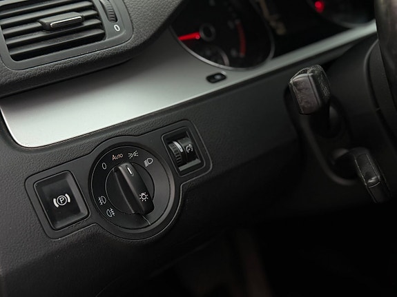 Volkswagen Passat 14 of 25