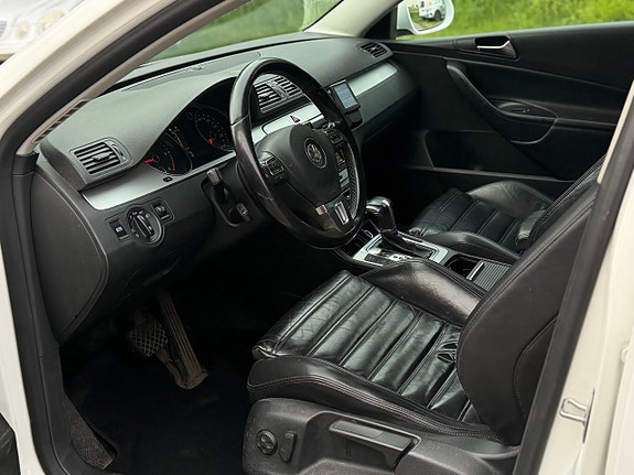 Volkswagen Passat 12 of 25