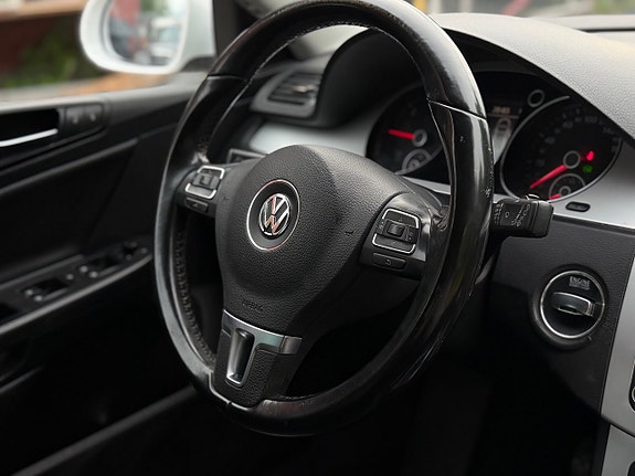 Volkswagen Passat 20 of 25