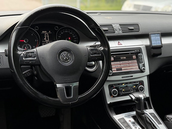 Volkswagen Passat 15 of 25