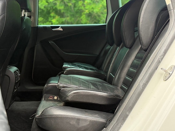 Volkswagen Passat 17 of 25