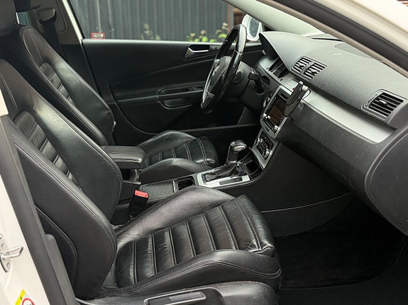 Volkswagen Passat 18 of 25