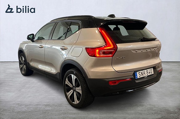 Volvo XC40 2 of 5