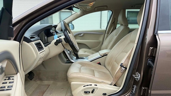 Volvo V70 11 of 19