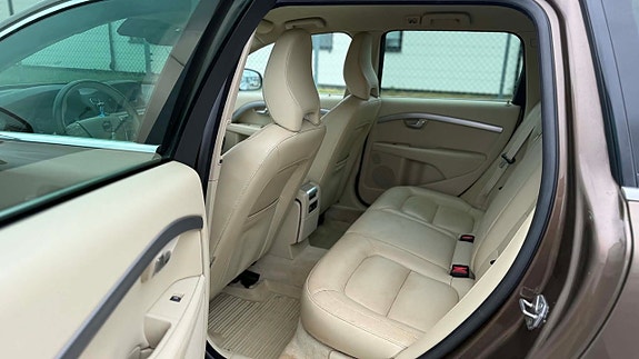 Volvo V70 14 of 19