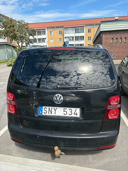 Volkswagen Touran 4 of 4