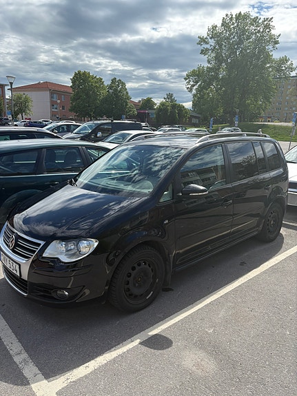 Volkswagen Touran 3 of 4