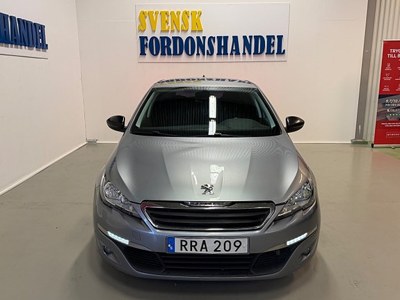 Peugeot 308 SW 2 of 5