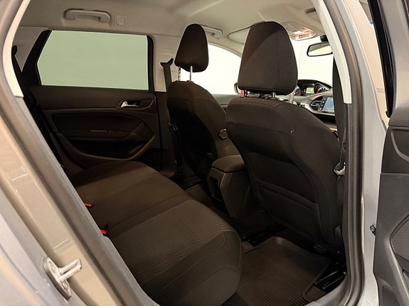 Peugeot 308 SW 17 of 25