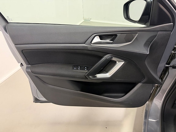 Peugeot 308 SW 14 of 25