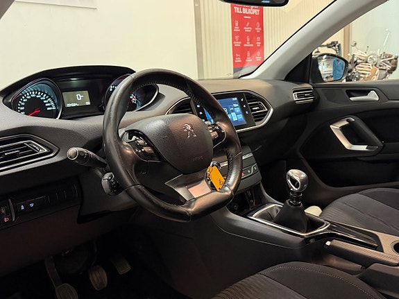 Peugeot 308 SW 12 of 25