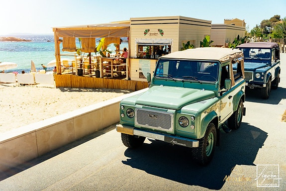 Land Rover Defender 90 2 of 5