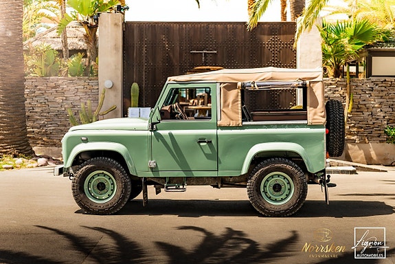 Land Rover Defender 90 3 of 5