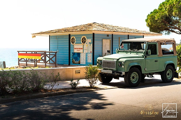 Land Rover Defender 90 7 of 27