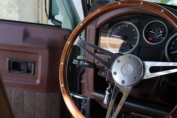 Land Rover Defender 90 20 of 27