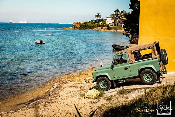 Land Rover Defender 90 6 of 27