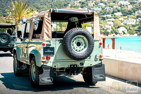 Land Rover Defender 90 8 of 27