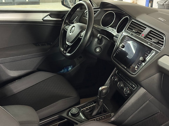 Volkswagen Tiguan 3 of 5