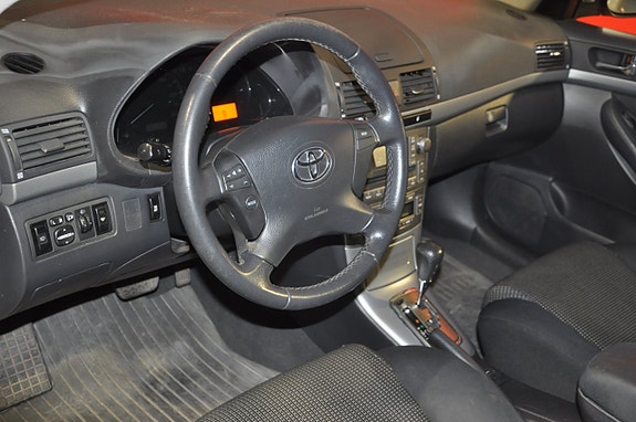 Toyota Avensis 9 of 18