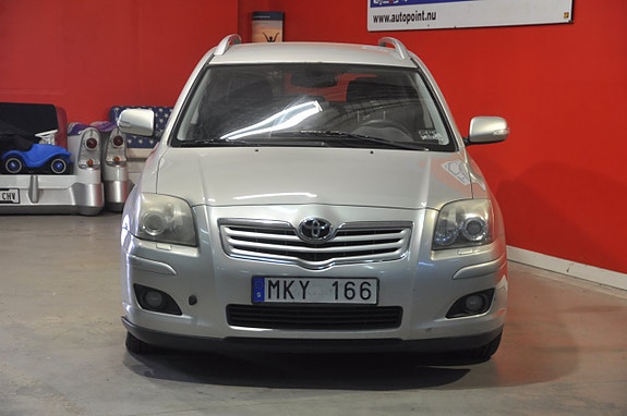 Toyota Avensis 5 of 5