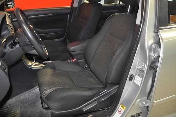 Toyota Avensis 8 of 18