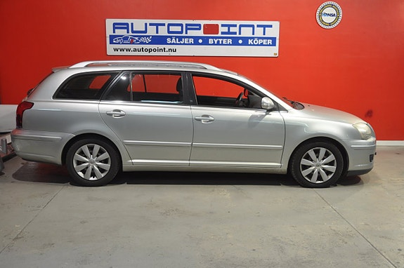 Toyota Avensis 2 of 5