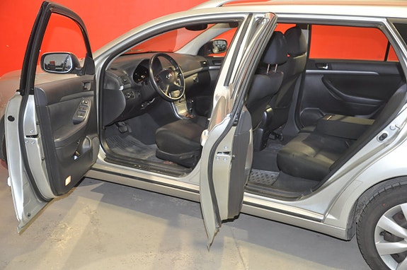 Toyota Avensis 11 of 18
