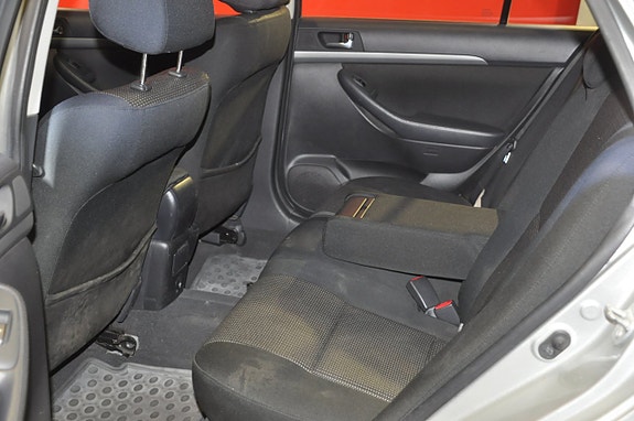 Toyota Avensis 10 of 18