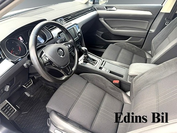 Volkswagen Passat Alltrack 2 of 5