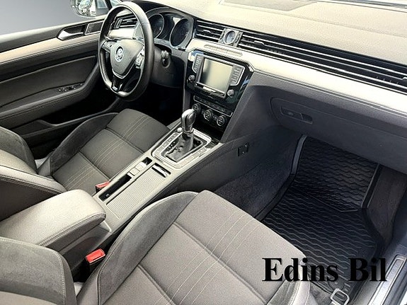 Volkswagen Passat Alltrack 4 of 5