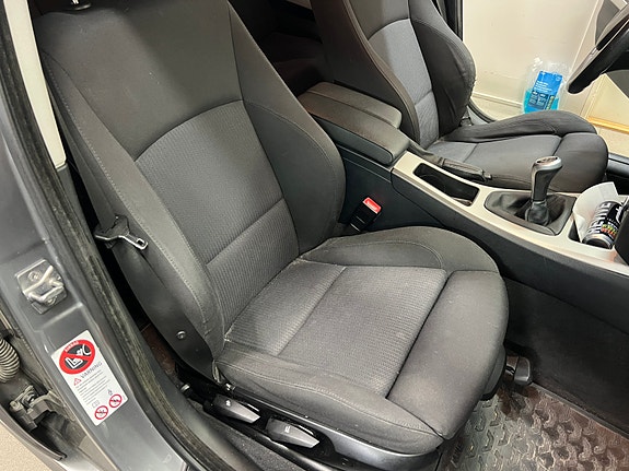 BMW 320d 2 of 5