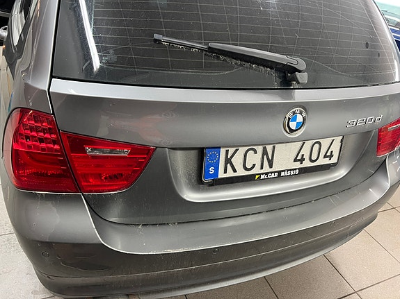 BMW 320d 4 of 5