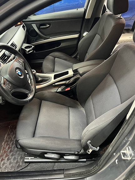 BMW 320d 3 of 5