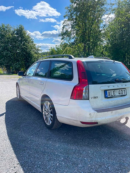 Volvo V50 2 of 5