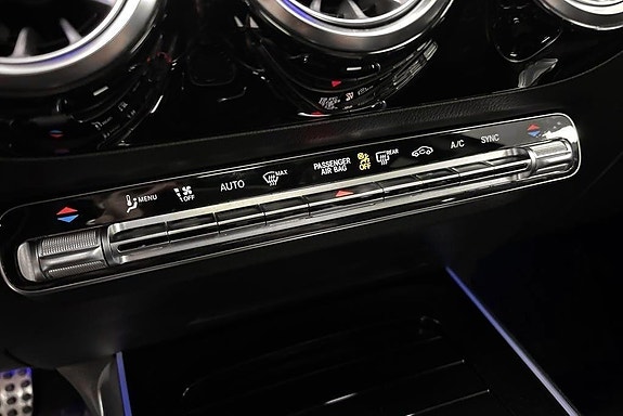 Mercedes-Benz GLA180 d 13 of 22