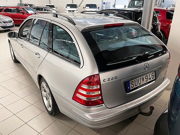 Mercedes-Benz C220 3 of 6