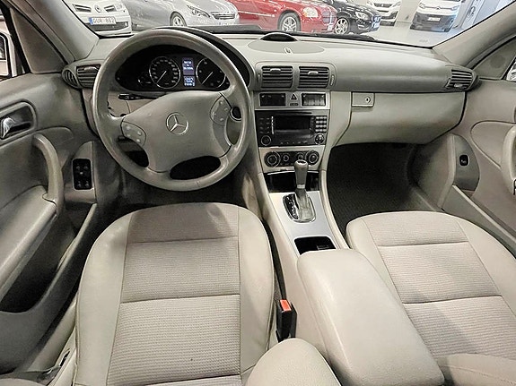 Mercedes-Benz C220 6 of 6
