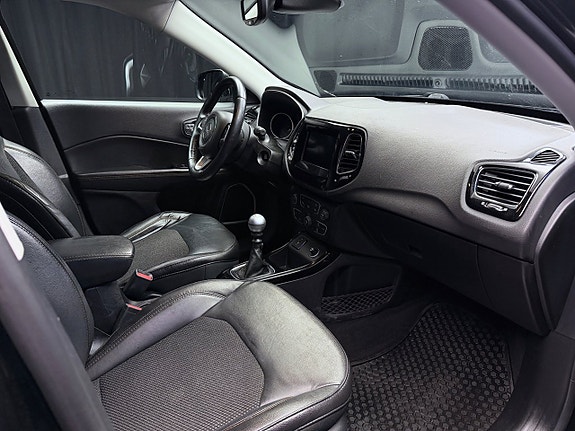 Jeep Compass 12 of 29