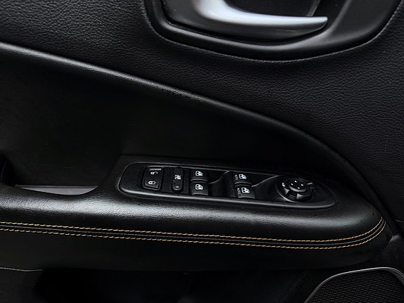 Jeep Compass 16 of 29
