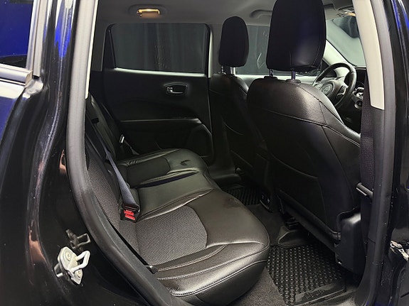 Jeep Compass 13 of 29