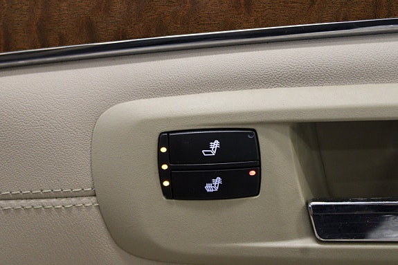 Cadillac SRX 11 of 23