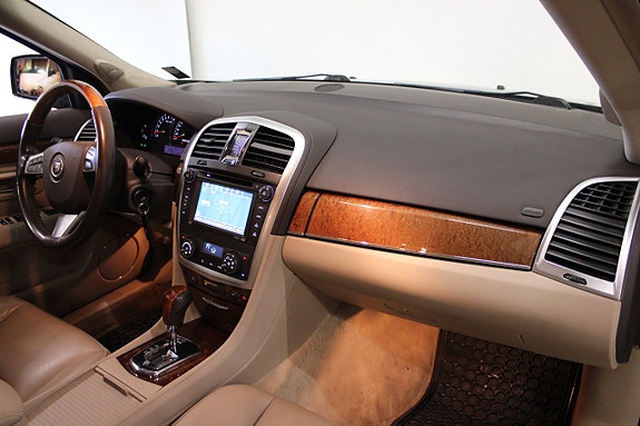 Cadillac SRX 20 of 23