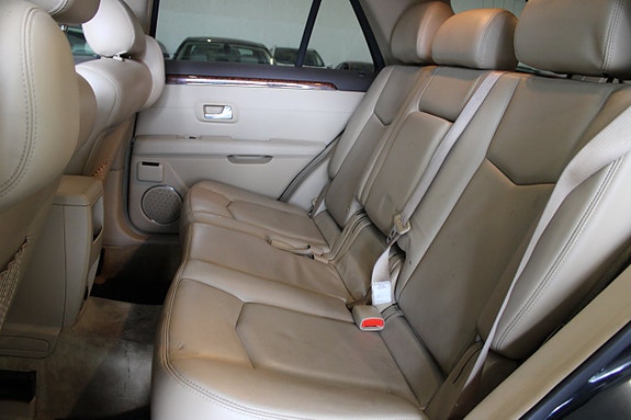 Cadillac SRX 22 of 23